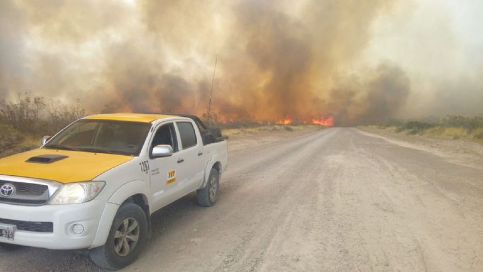 Puerto Madryn: tras contolar el incendio, se mantiene una "guardia de cenizas"